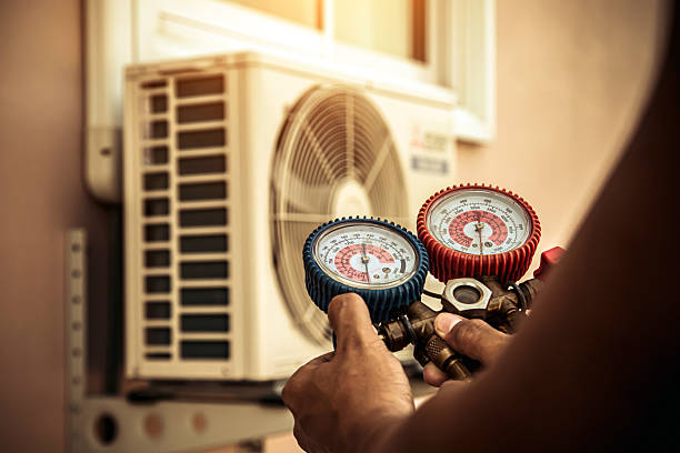Professional Hvac technician working in Greenwood, MS
